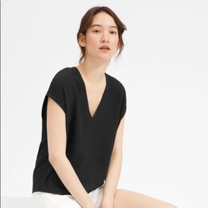 Everlane Japanese GoWeave V-Neck Tee